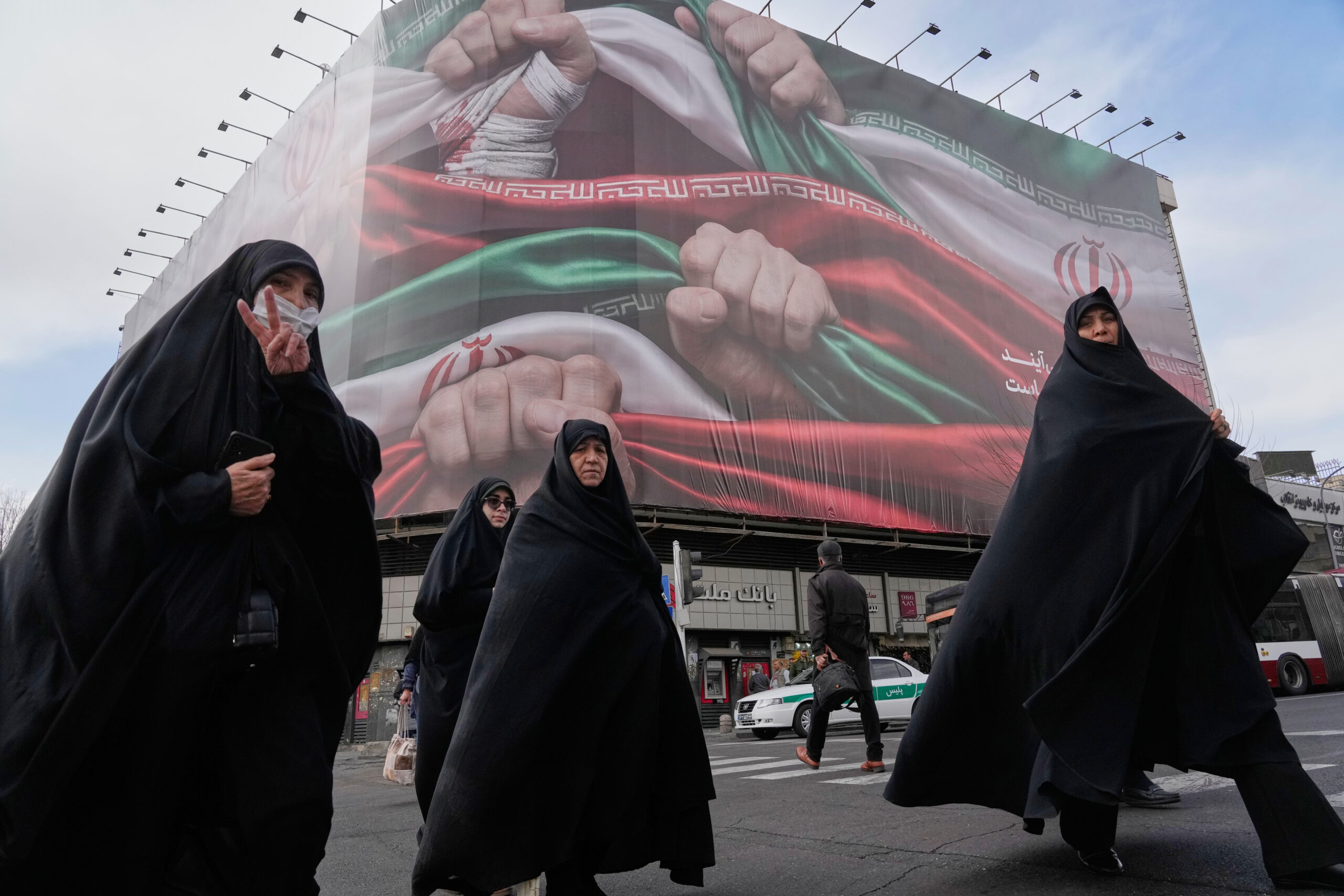 إيران بين المركزية والفيدرالية: الصراع على شكل الدولة